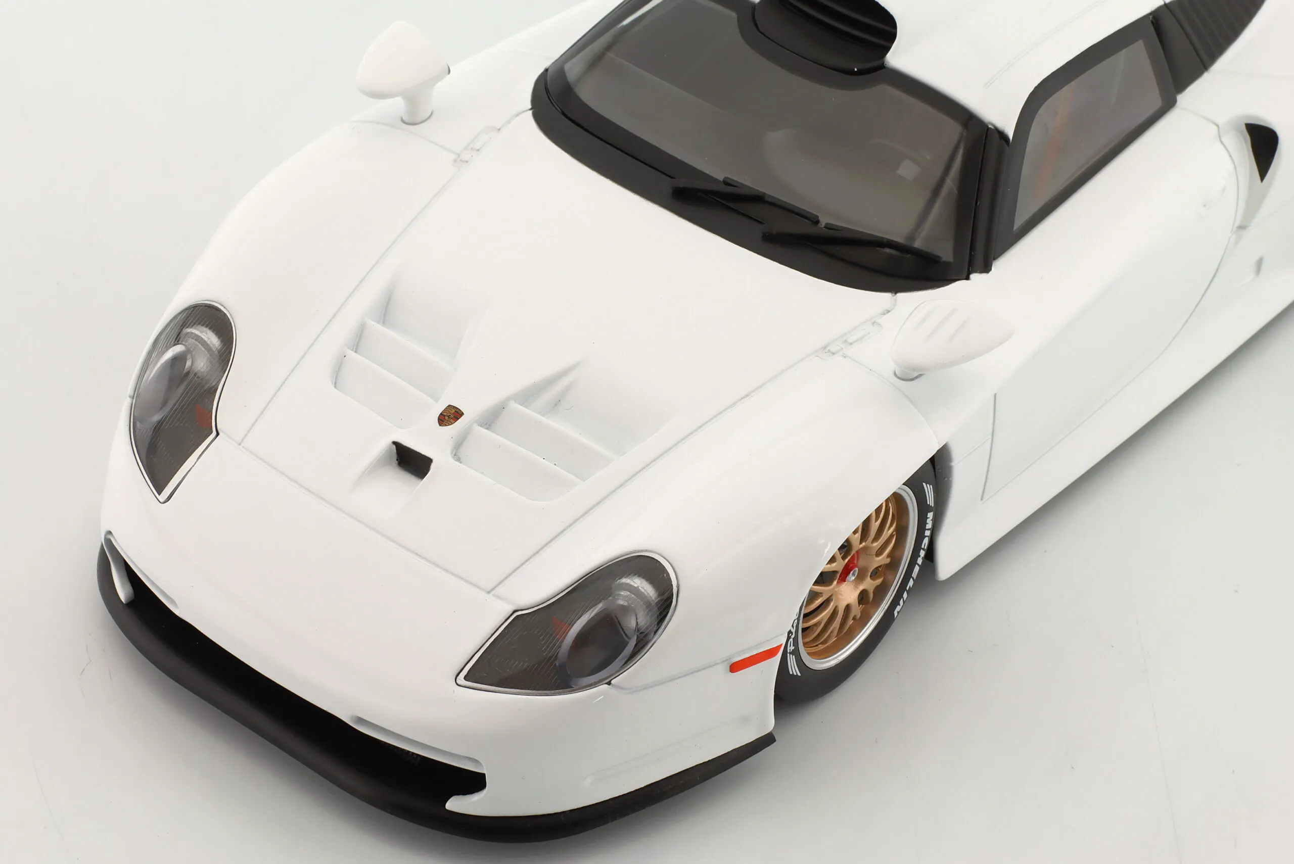 Porsche 911 GT1 Plain Body Edition 1997 weiß 1:18 WERK83 – Bild 6
